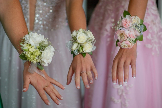 How to Make a Corsage with Fake Flowers?