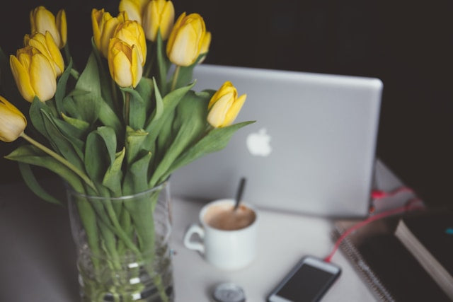 How to Style Office Flowers